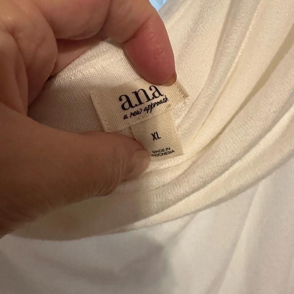a.n.a Soft White droop next Blouse - Picture 2 of 4